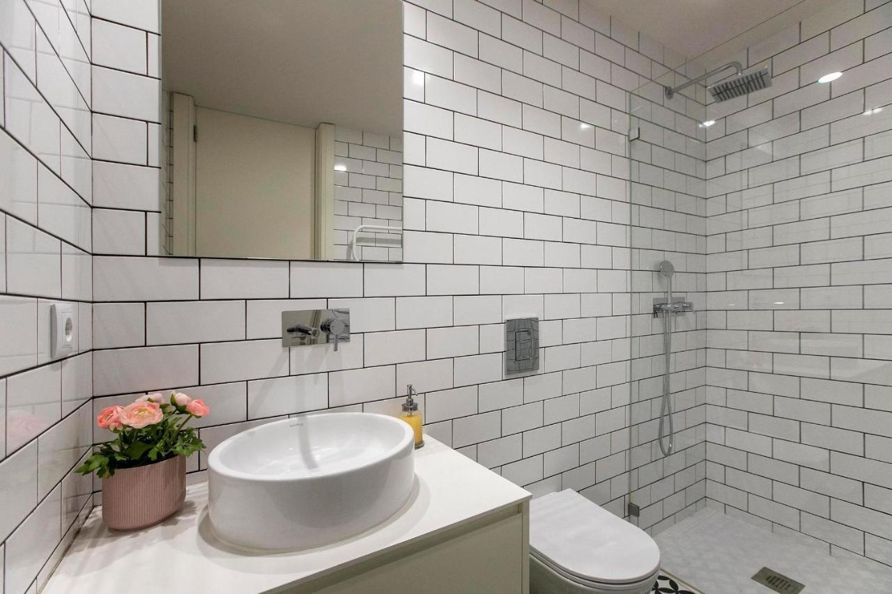 Lovelystay - 2Br Flat With Ac In Duque De Loule Porto Dış mekan fotoğraf